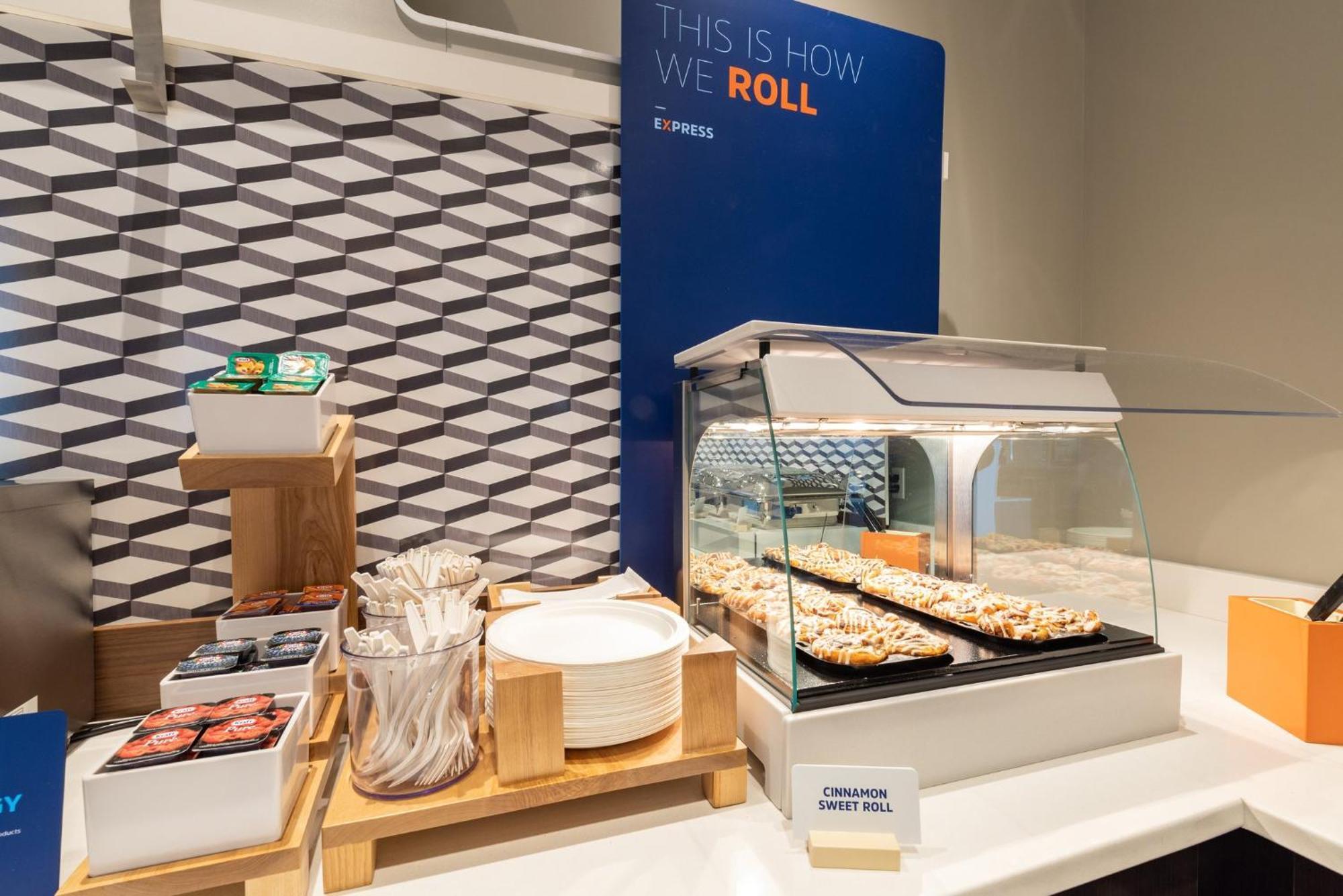 Holiday Inn Express Dallas Market Center By Ihg Εξωτερικό φωτογραφία